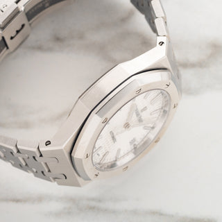 Side view displaying the crisp factory bevels and unpolished stainless steel case profile on an Audemars Piguet 15450ST