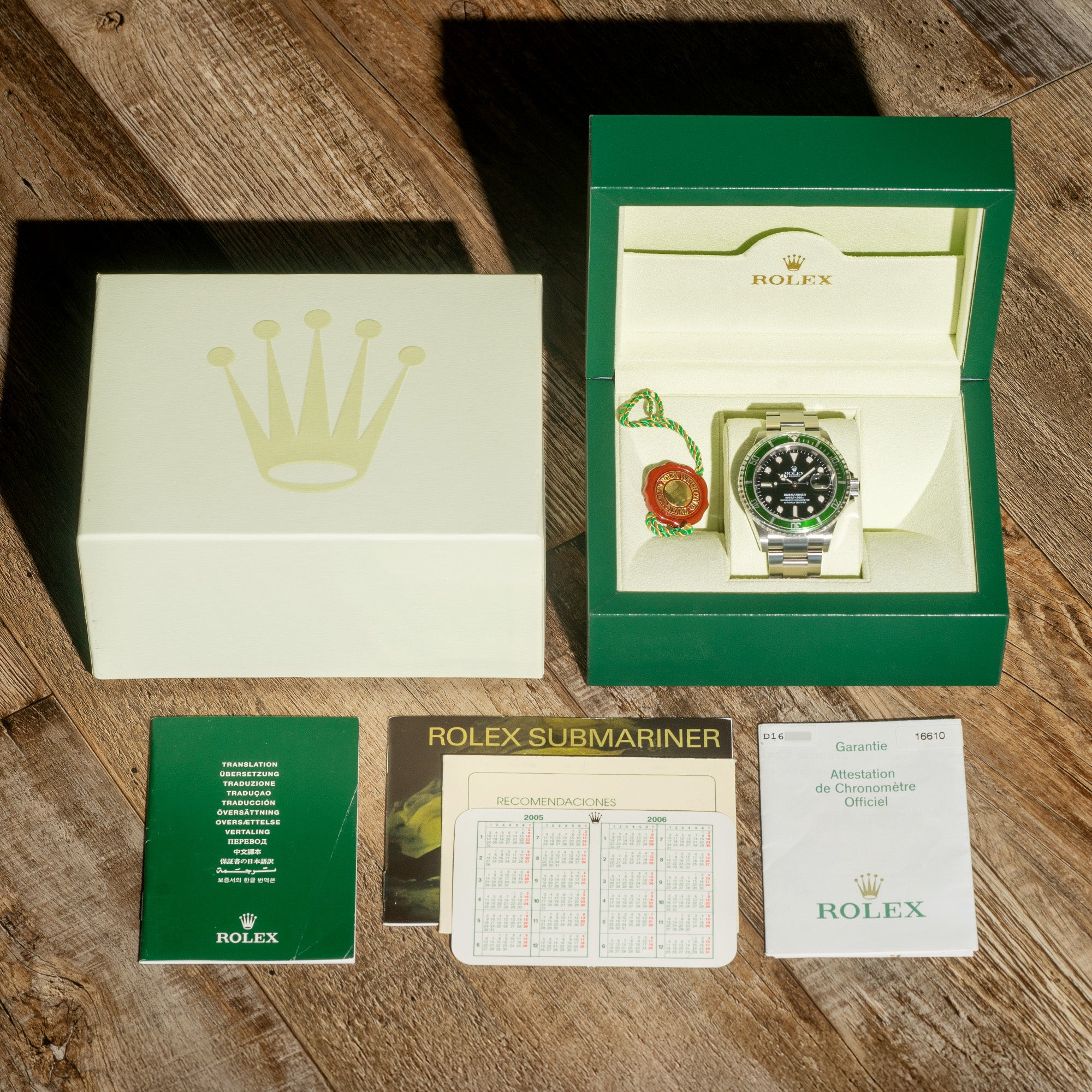 Rolex Anniversary Submariner 16610LV "Kermit" - Box & Papers - Near Mint/*Unpolished*