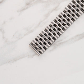 Top view displaying the tight stainless steel Jubilee bracelet construction for a Rolex Datejust 16234