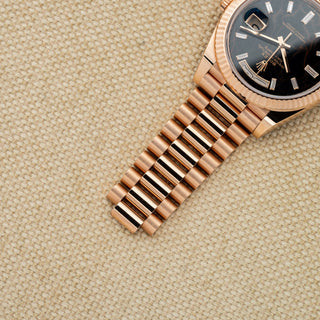 Rolex Day-Date 40 Rose Gold - Eisenkiesel w/Arabic Day Wheel - Full Set/Near Mint