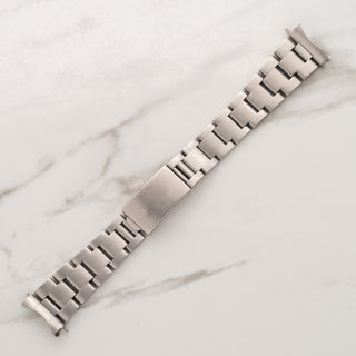 Top view of the stainless steel 78360 Oyster bracelet attached to a Rolex GMT-Master 16750