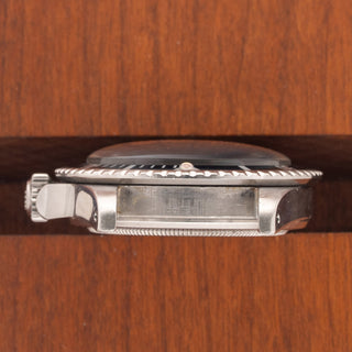 Horizontal case profile showing the clear 5513 reference number engraving between the lugs